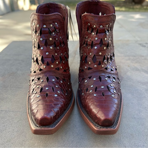 Ariat Dixon Studded Ankle Boots Red Snake Western Cowgirl Size 6.5 NIB - Picture 4 of 13